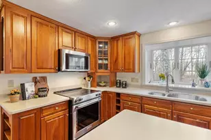 142 Abbott St, North Andover, MA 01845 - Photo 5