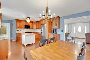 135 Nutmeg Cir, Chicopee, MA 01020 - Photo 9