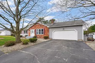 135 Nutmeg Cir, Chicopee, MA 01020 - Photo 3