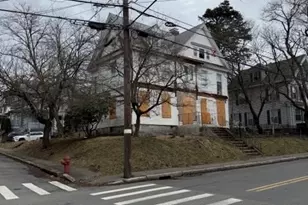 337 Beacon St, Lowell, MA 01850 - Photo 3