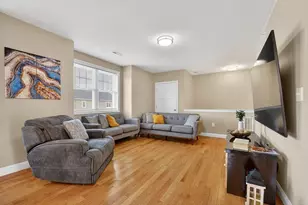 7 Gorham St, Chelmsford, MA 01824 - Photo 1