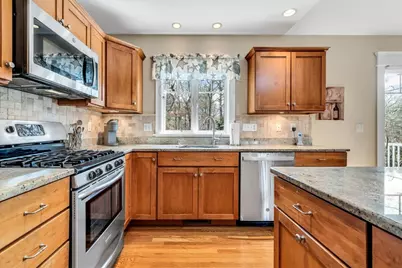 219 Pheasant Hill Cir, Barnstable, MA 02635 - Photo 9