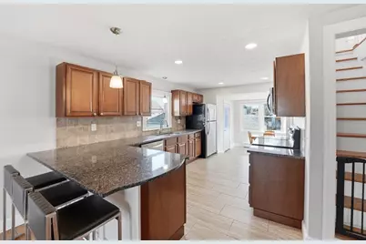 38 White St, Chicopee, MA 01013 - Photo 7