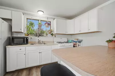 77 Locust Street, Holyoke, MA 01040 - Photo 9