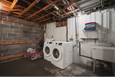 77 Locust Street, Holyoke, MA 01040 - Photo 31