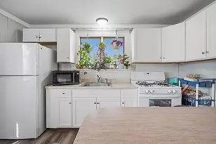 77 Locust St, Holyoke, MA 01040 - Photo 13