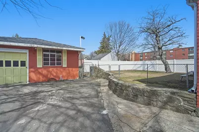 77 Locust Street, Holyoke, MA 01040 - Photo 33