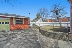 77 Locust St, Holyoke, MA 01040 - Photo 33