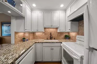 33 Breakwater Dr #33, Chelsea, MA 02150 - Photo 9