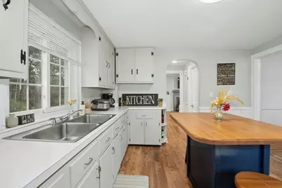94 Spruce St, Framingham, MA 01701 - Photo 5