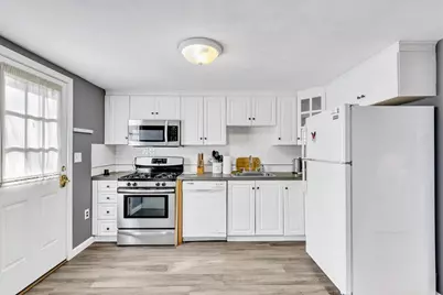 104 Edgewater Dr W, Falmouth, MA 02536 - Photo 3