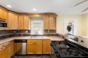 28 Everett St, Woburn, MA 01801 - Photo 7