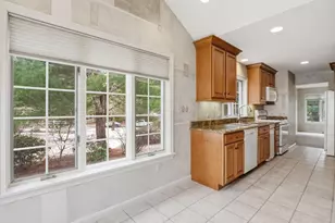 3901 Knightsbridge Close, Worcester, MA 01609 - Photo 11