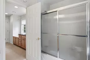 3901 Knightsbridge Close, Worcester, MA 01609 - Photo 13