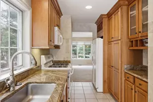 3901 Knightsbridge Close, Worcester, MA 01609 - Photo 7