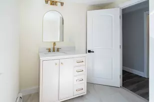 1049 Pleasant St, Canton, MA 02021 - Photo 19