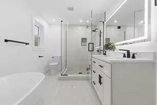 1806 Beacon St, Newton, MA 02468 - Photo 15