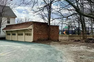 56 Monteleone Pl, Pittsfield, MA 01201 - Photo 3