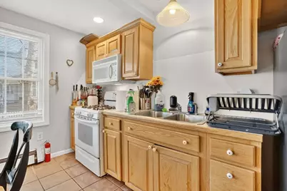 16 Washington Ave, Holyoke, MA 01040 - Photo 31