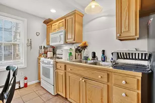 16 Washington Ave, Holyoke, MA 01040 - Photo 31