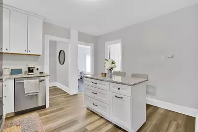 16 Washington Ave, Holyoke, MA 01040 - Photo 17