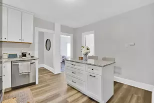 16 Washington Ave, Holyoke, MA 01040 - Photo 17