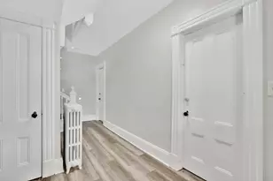 16 Washington Ave, Holyoke, MA 01040 - Photo 7