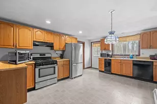 25 Fairview Ave, Dracut, MA 01826 - Photo 3