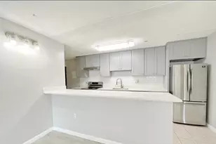 27 Skyline Dr, Braintree, MA 02184 - Photo 3