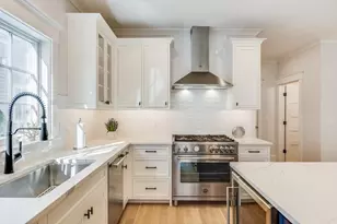 255 Old Main Rd, Falmouth, MA 02556 - Photo 9