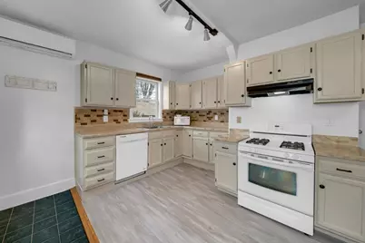 65 S Pleasant St #B, Haverhill, MA 01835 - Photo 3