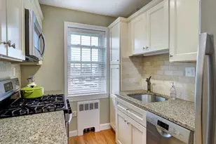 33 Lennon Ct, Boston, MA 02127 - Photo 5