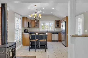 2 Bellevue Ave, Wakefield, MA 01880 - Photo 5