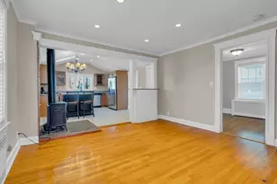 2 Bellevue Ave, Wakefield, MA 01880 - Photo 9