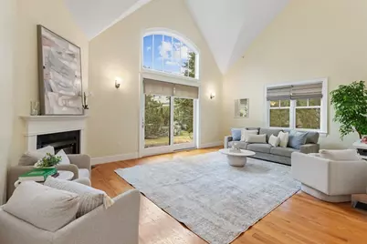 38 Courtyard Pl, Lexington, MA 02420 - Photo 3