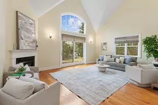 38 Courtyard Pl, Lexington, MA 02420 - Photo 3