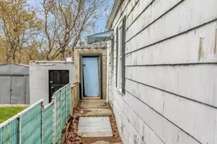 69 Appleton St, Saugus, MA 01906 - Photo 23