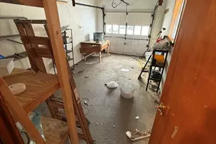 137 Carnavon Cir, Springfield, MA 01109 - Photo 19