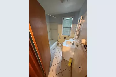 137 Carnavon Cir, Springfield, MA 01109 - Photo 7