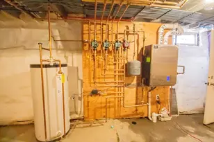 26 Vinson St, Worcester, MA 01605 - Photo 13