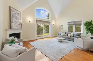 38 Courtyard Pl, Lexington, MA 02420 - Photo 3