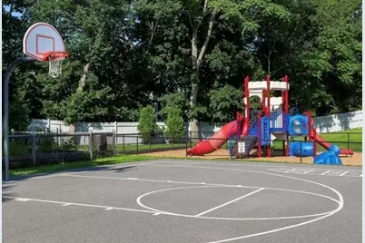 2009 Symmes Cir #2009, Arlington, MA 02474 - Photo 25