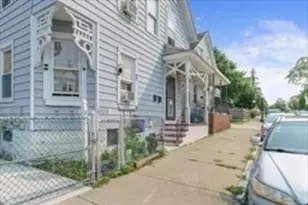 135 Arnold St, New Bedford, MA 02740 - Photo 3