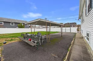 108 Hope St, New Bedford, MA 02745 - Photo 5