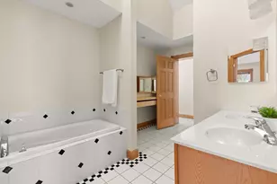 25 Pleasant St, Nahant, MA 01908 - Photo 31