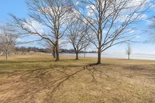 21 Thorndike St, Beverly, MA 01915 - Photo 25