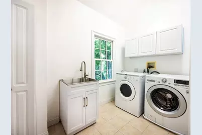 302 Grove St #302, Wellesley, MA 02482 - Photo 5