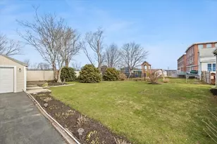 25 Winward St, Fall River, MA 02724 - Photo 37