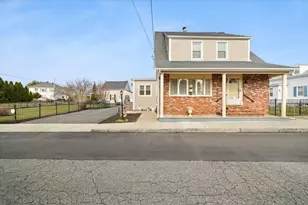 25 Winward St, Fall River, MA 02724 - Photo 1