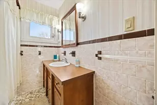 25 Winward St, Fall River, MA 02724 - Photo 21
